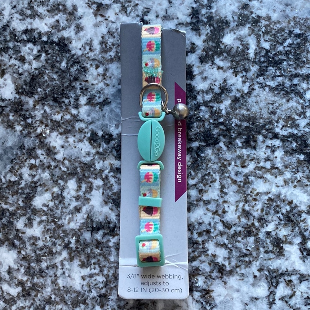 BNWT Cat Collar 3/8” wide webbing adjusts to 8-12”